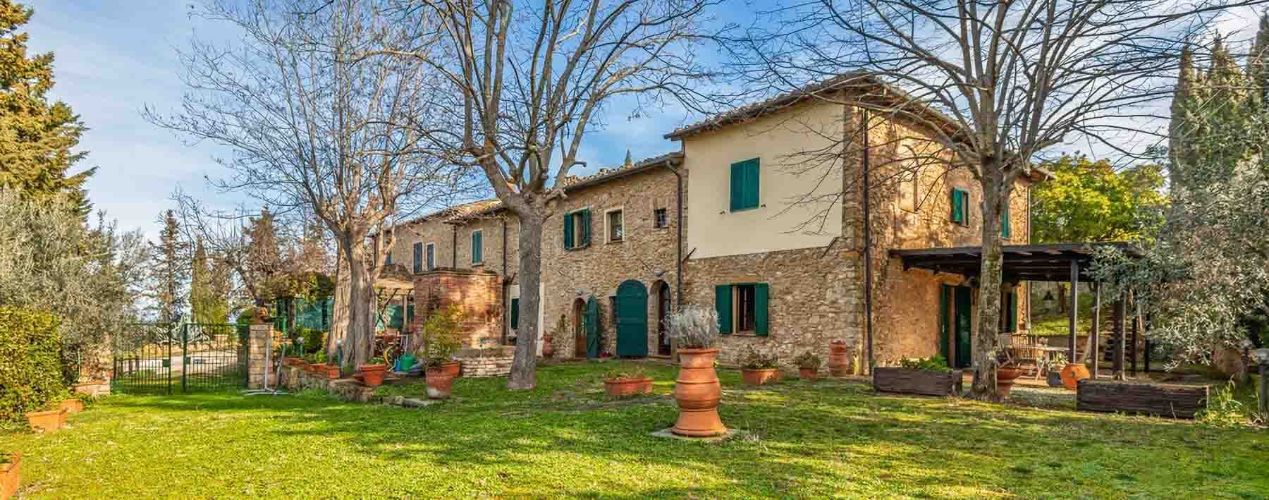 Casale toscano con piscina nelle colline di Pisa