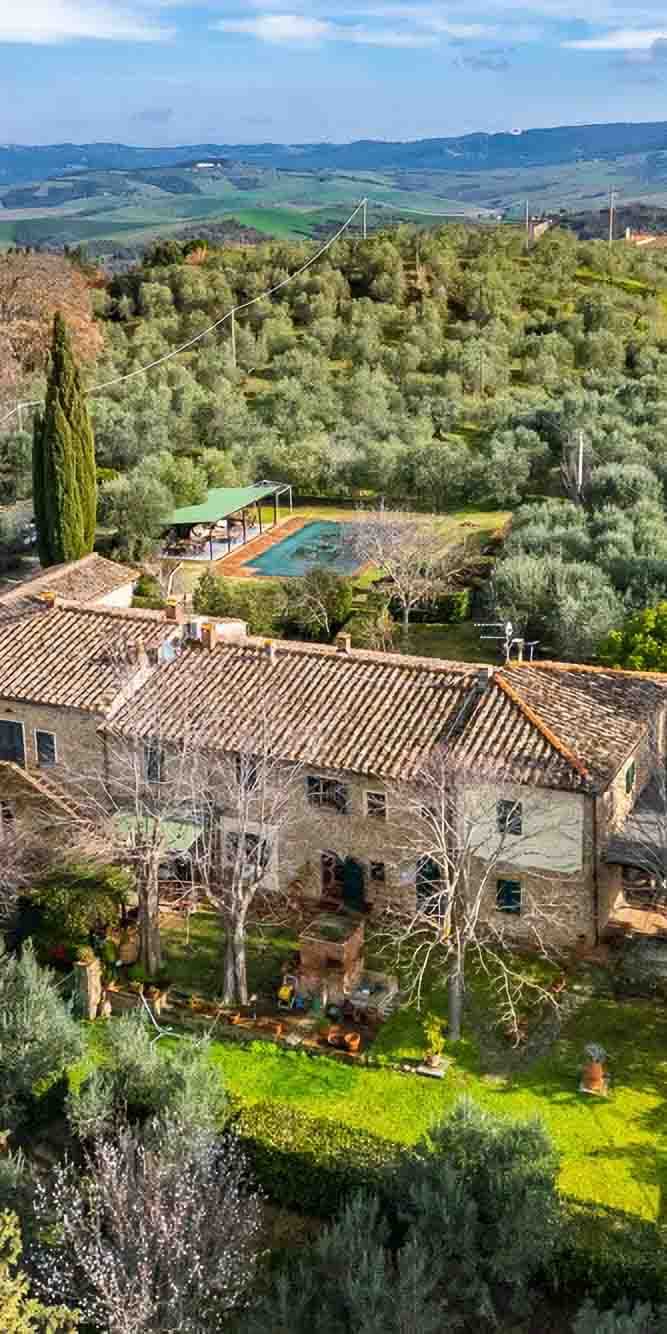 Casale toscano con piscina nelle colline di Pisa
