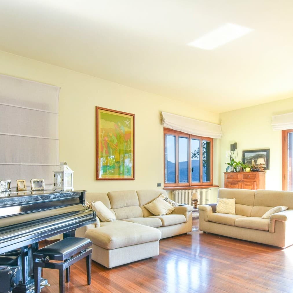 Villa indipendente a Laveno-Mombello, vista Lago Maggiore