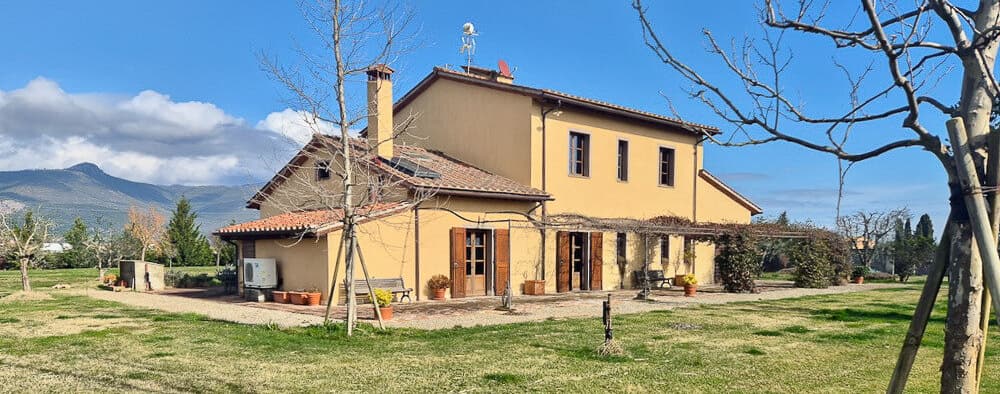 Casale elegante nella campagna di Cascina, Toscana