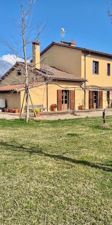 Casale elegante nella campagna di Cascina, Toscana