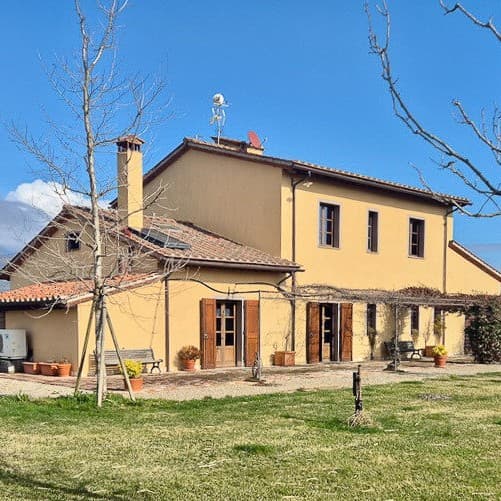 Casale elegante nella campagna di Cascina, Toscana