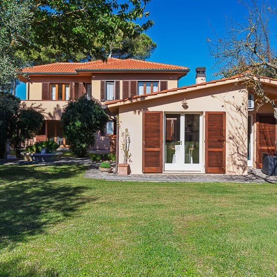 Villa elegante tra le colline di Ceppaiano, Toscana