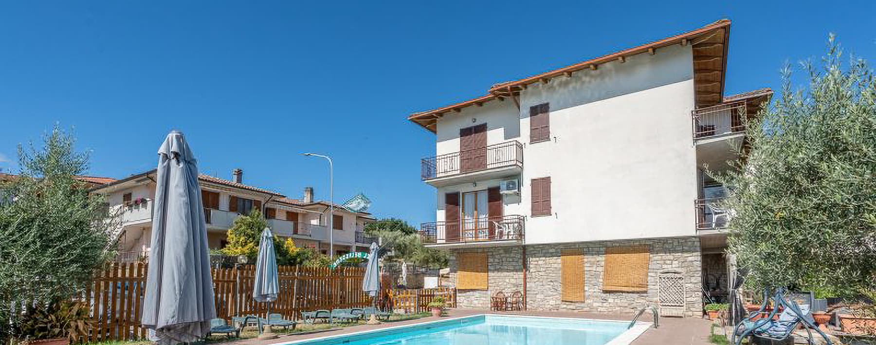 Albergo a Passignano sul Trasimeno con piscina e charme