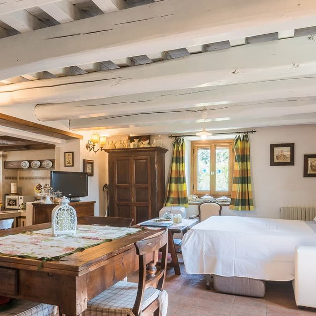 Casale ristrutturato con piscina a Saludecio, 325 mq