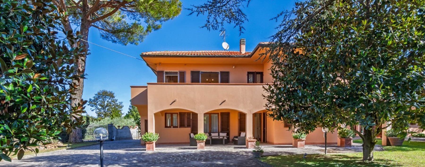 Villa tra le colline pisane a Ceppaiano, Toscana