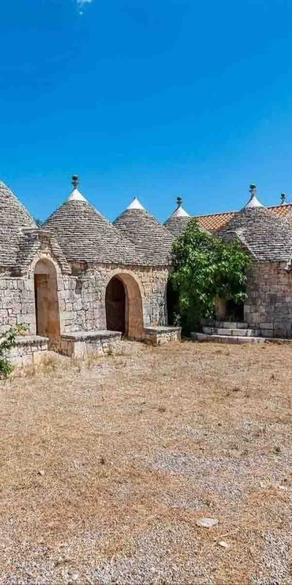Trullo esclusivo a Monopoli con ampio giardino in Puglia