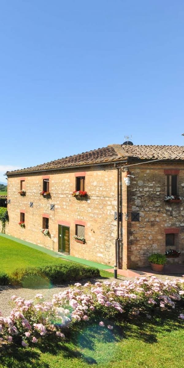 Casale a Monteroni d'Arbia nel cuore delle Crete Senesi