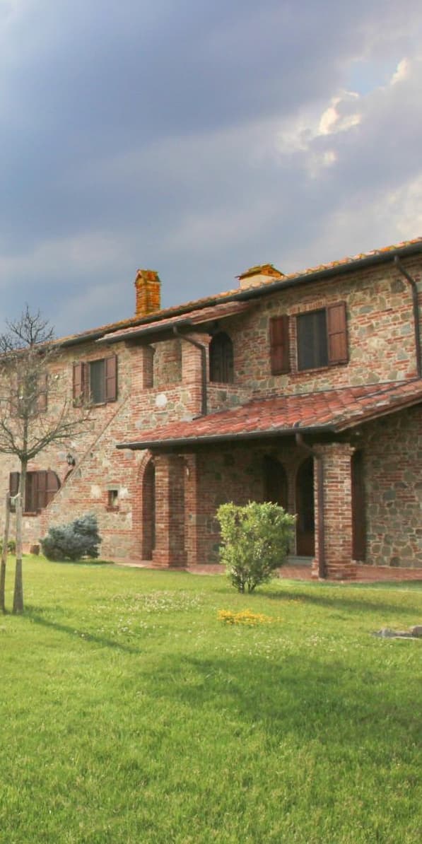 Casale toscano panoramico a Foiano della Chiana