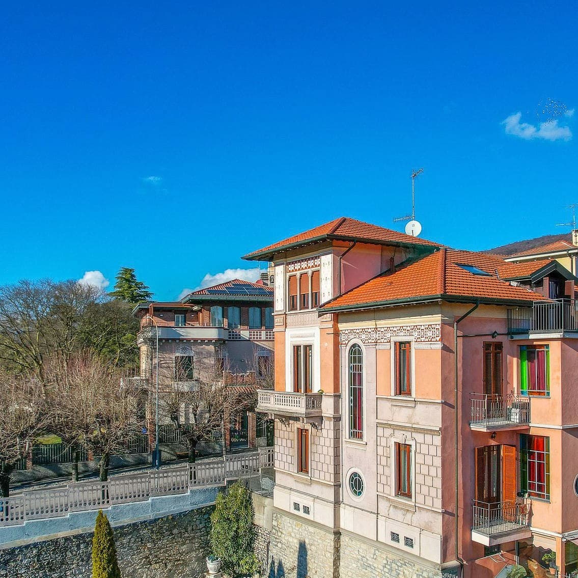 Villa storica Liberty a Gavirate, vicino al Lago di Varese