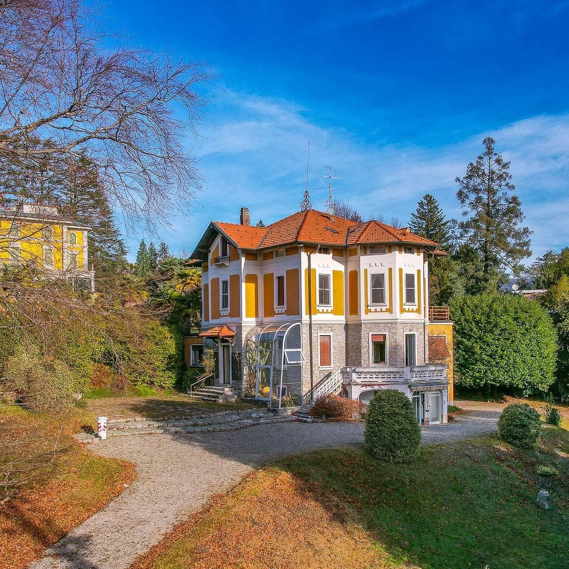Villa storica a Velate, Varese, con parco privato