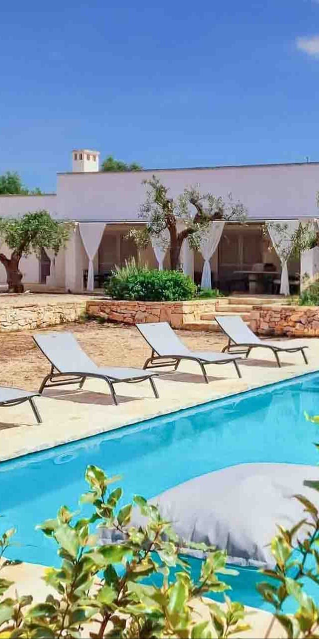 Villa con piscina e giardino nella campagna di Ostuni
