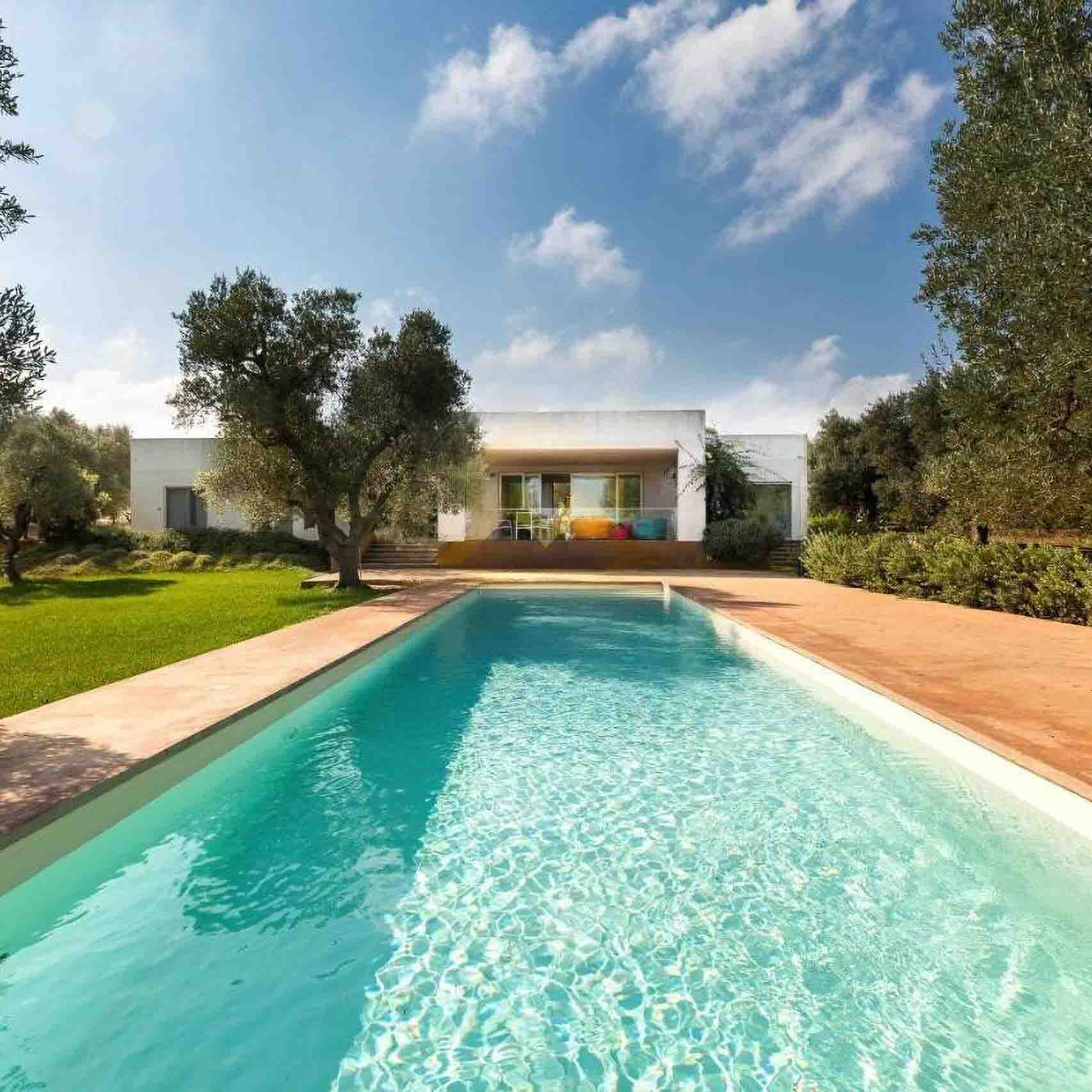 Villa esclusiva tra ulivi e mare a Carovigno, Puglia