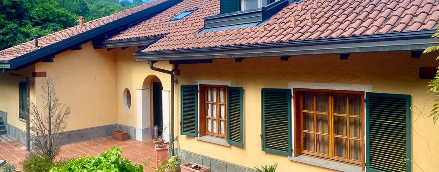 Villa anni '70 immersa nelle colline di Torino, 885 mq