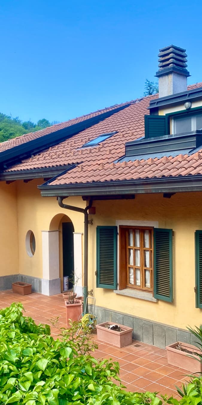 Villa anni '70 immersa nelle colline di Torino, 885 mq