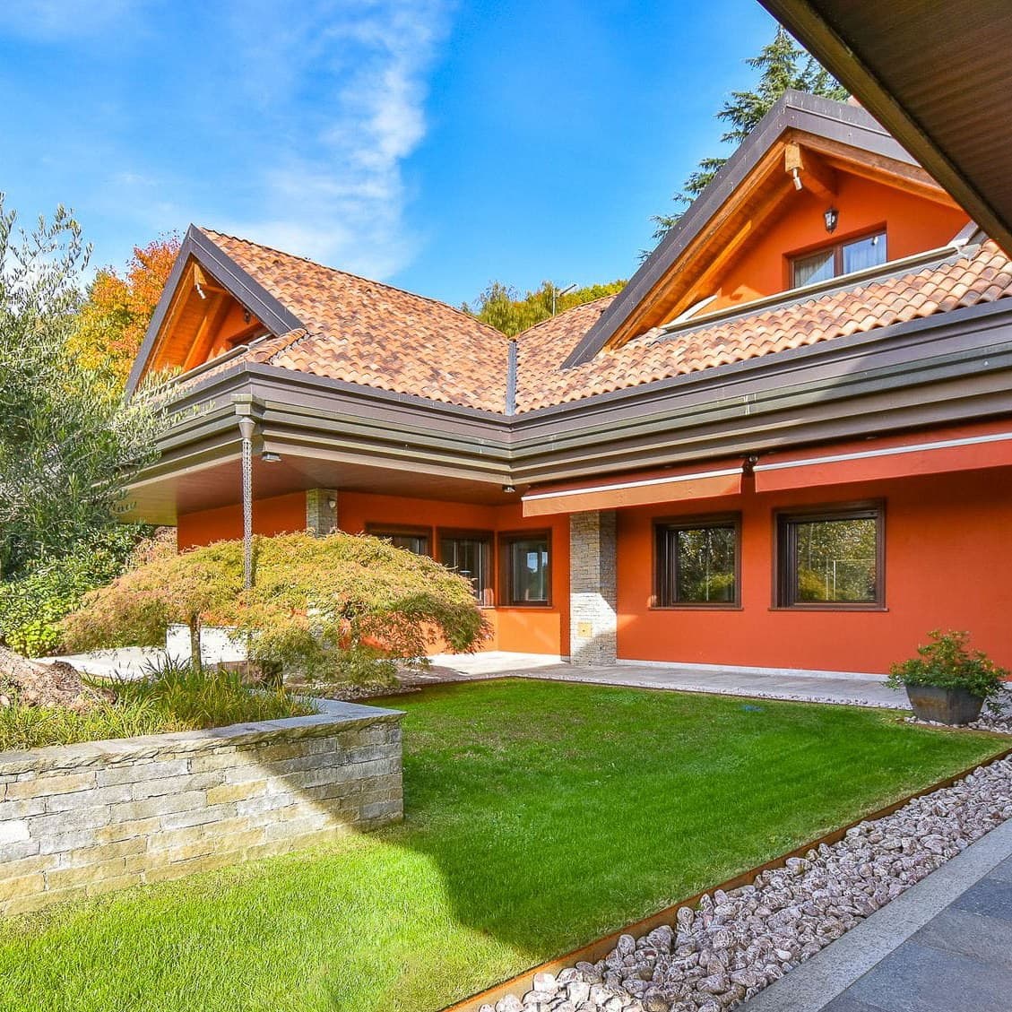 Villa esclusiva immersa nel verde a Vergiate