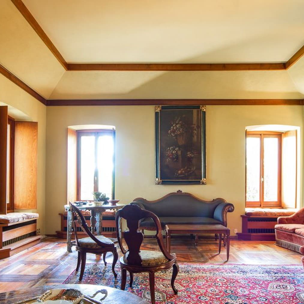 Villa d'epoca nel verde di Spoleto, 882 mq di charme