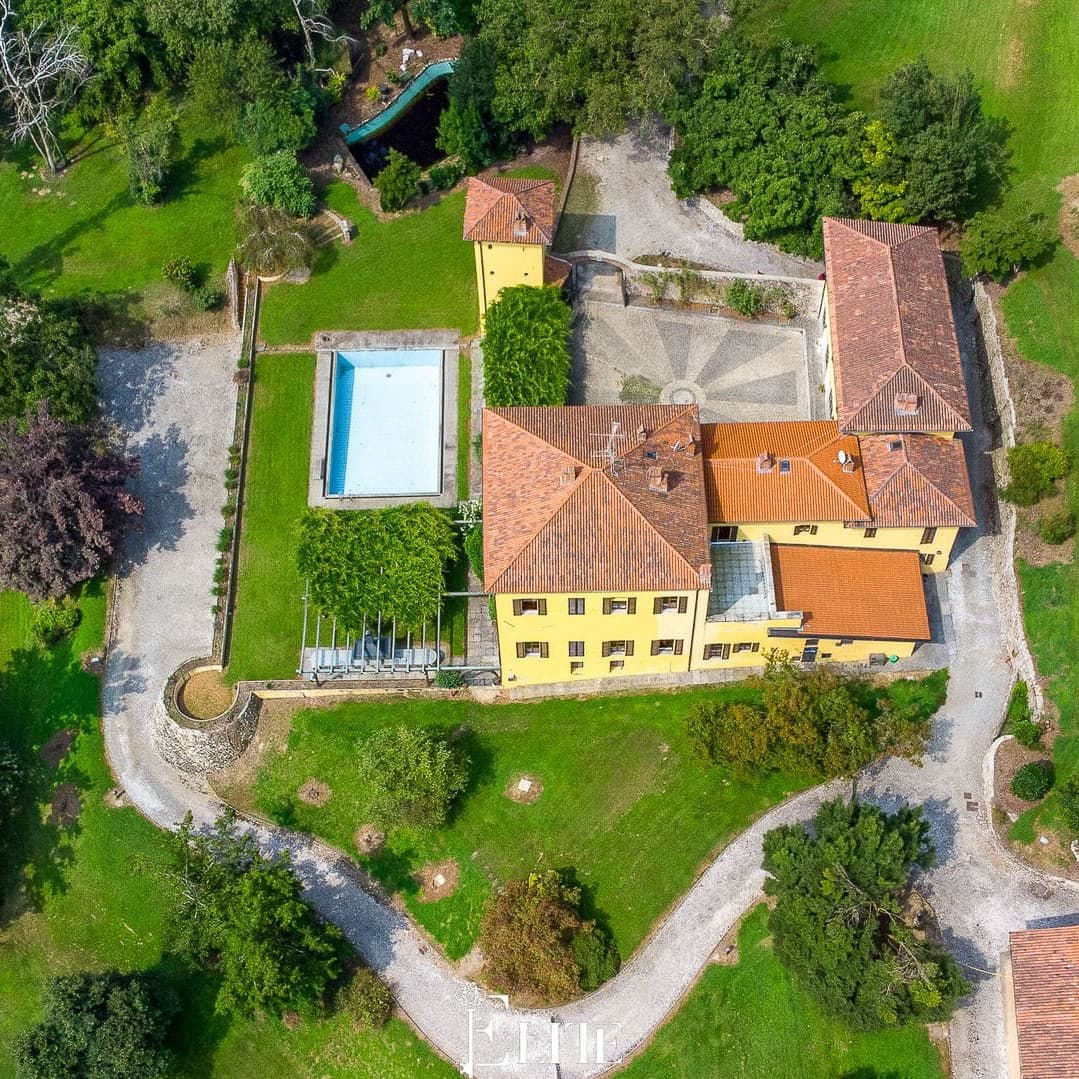 Villa esclusiva con piscina nella campagna di Pombia