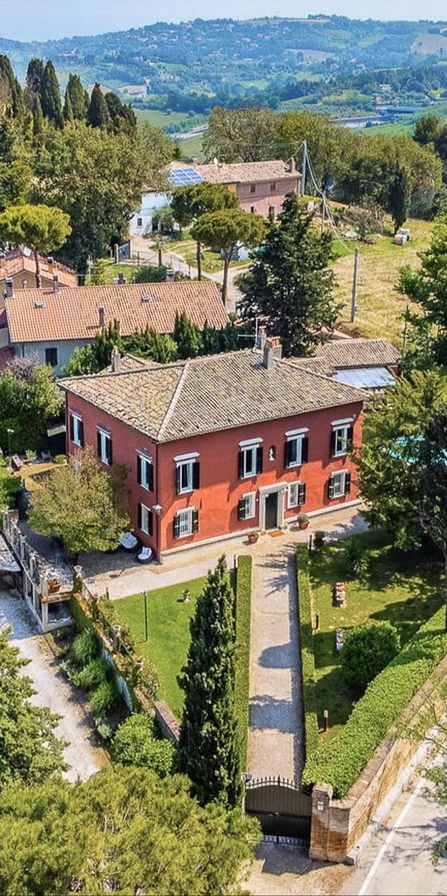 Villa elegante a Pesaro, tra colline e mare