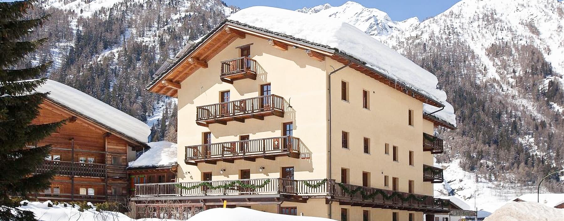 Albergo panoramico a Gressoney-Saint-Jean, 1687 mq