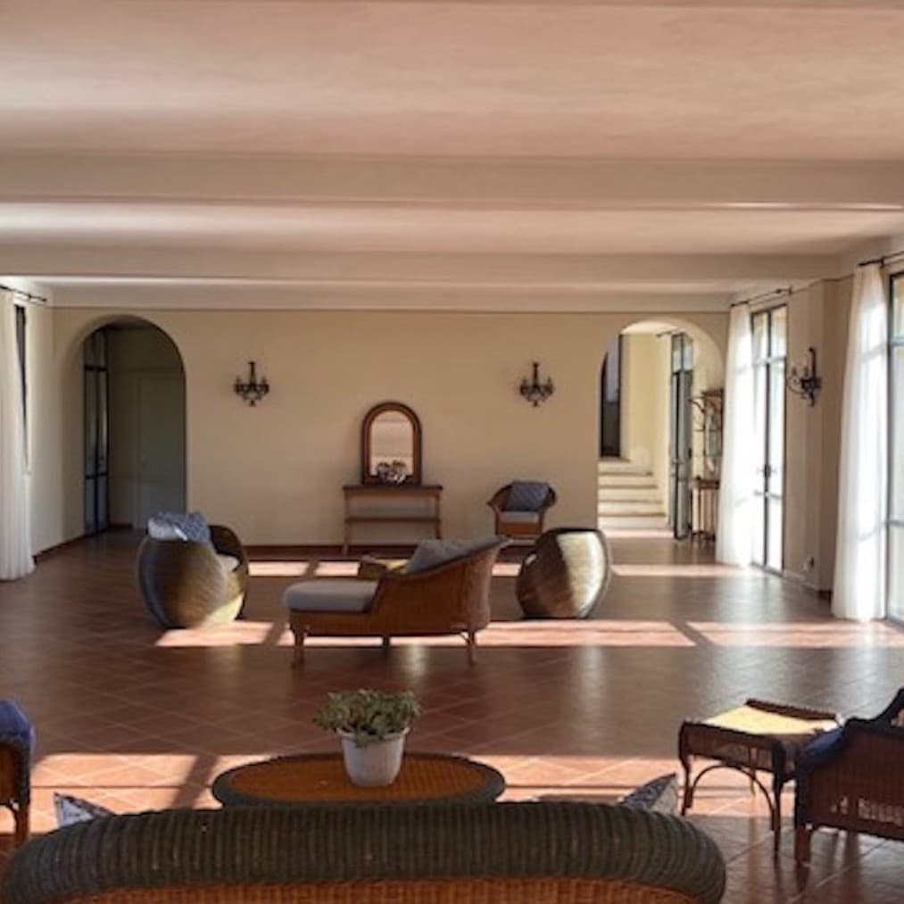 Tenuta-Complesso a Chieri: Eleganza nella campagna piemontese