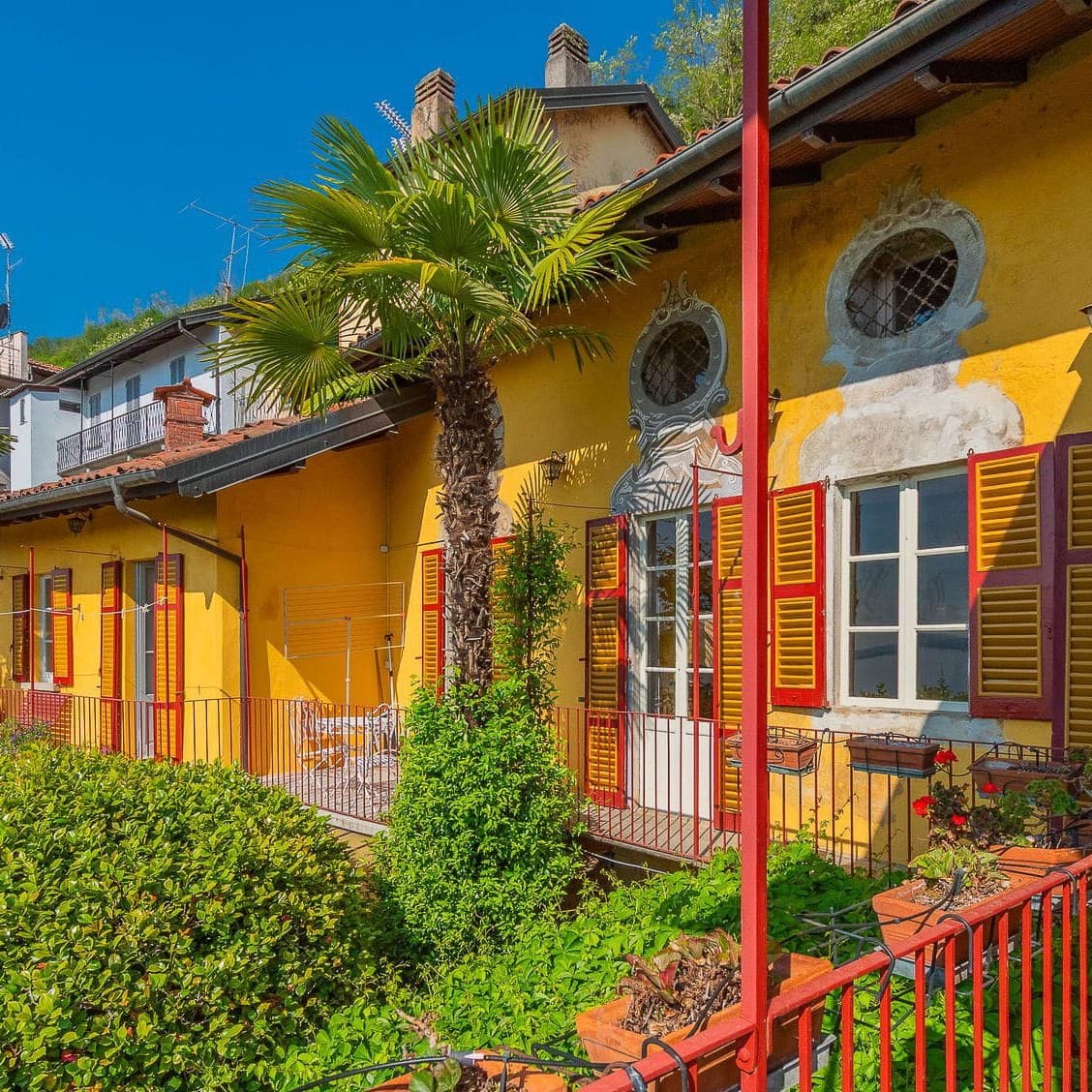 Villa storica a Lesa con vista sul Lago Maggiore