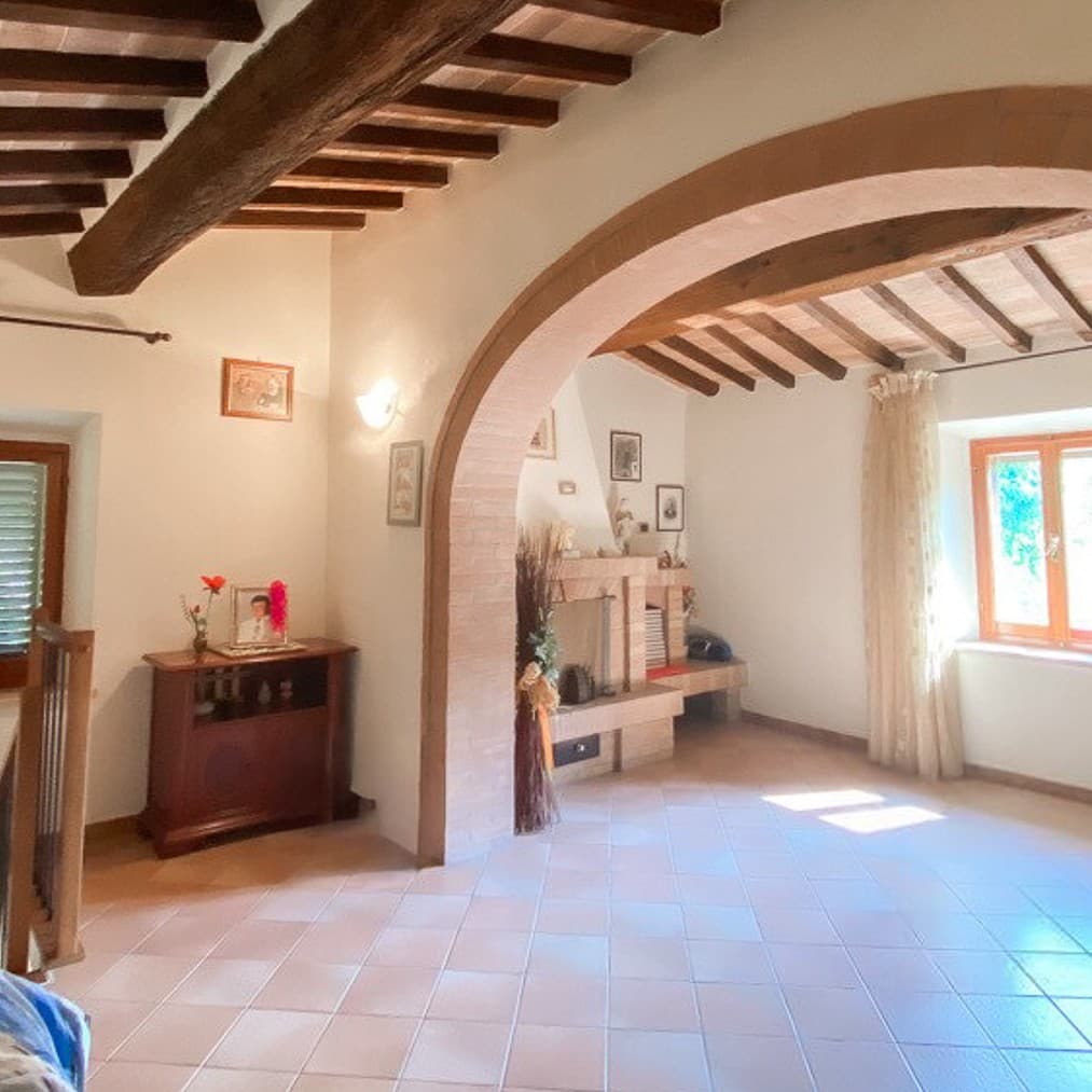 Casale con 250 mq tra le colline di Volterra, Toscana