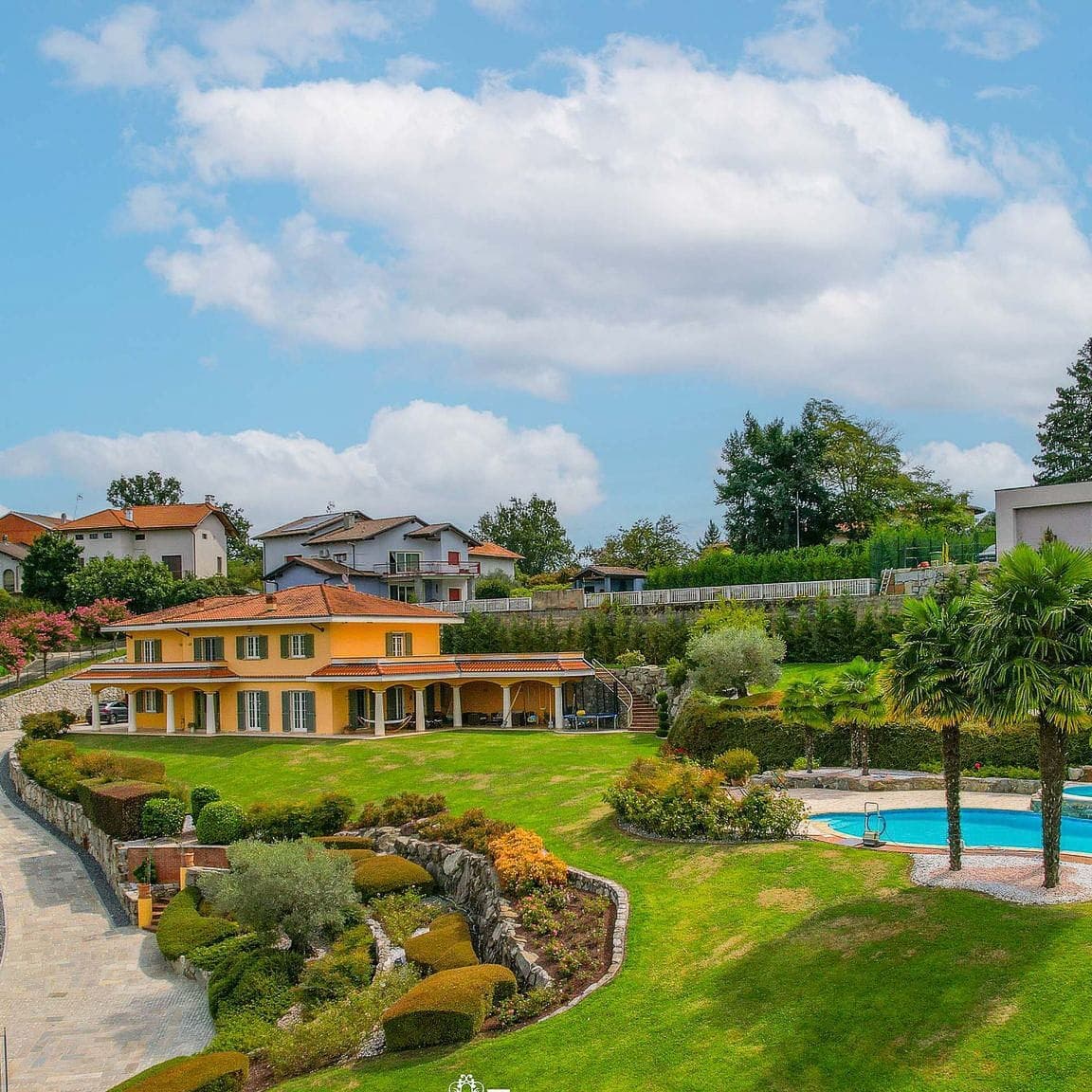 Villa esclusiva immersa nel verde di Portiglie