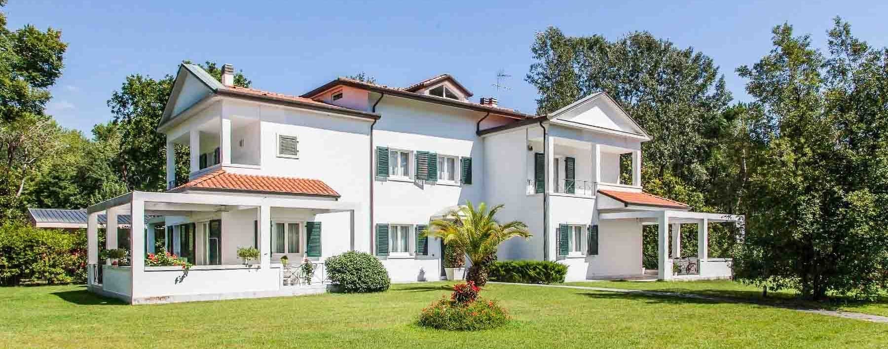 Villa esclusiva nella Pineta di Poveromo, Toscana