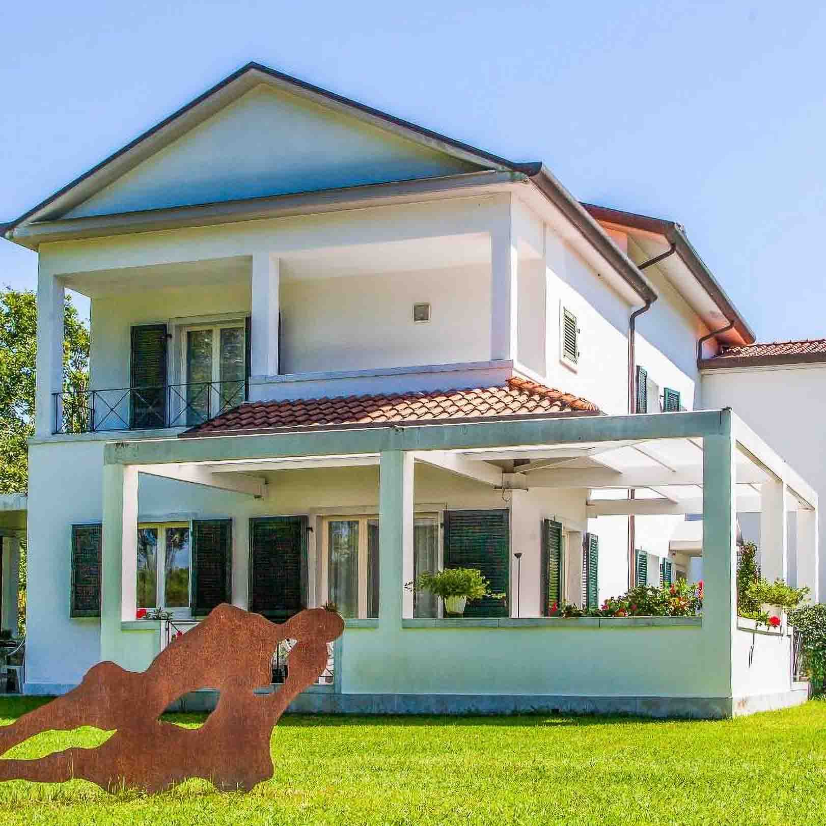 Villa esclusiva nella Pineta di Poveromo, Toscana