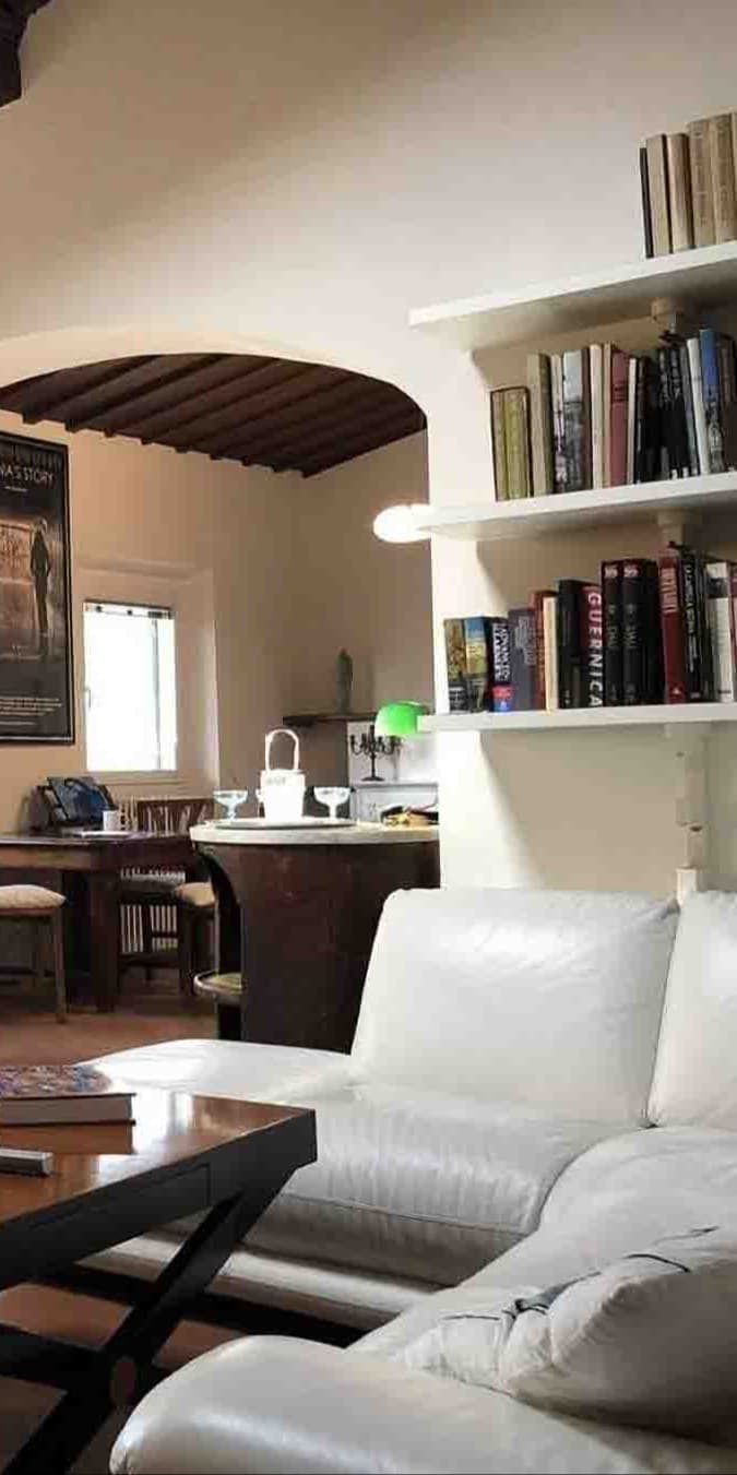 Appartamento elegante lungo il Lungarno a Firenze