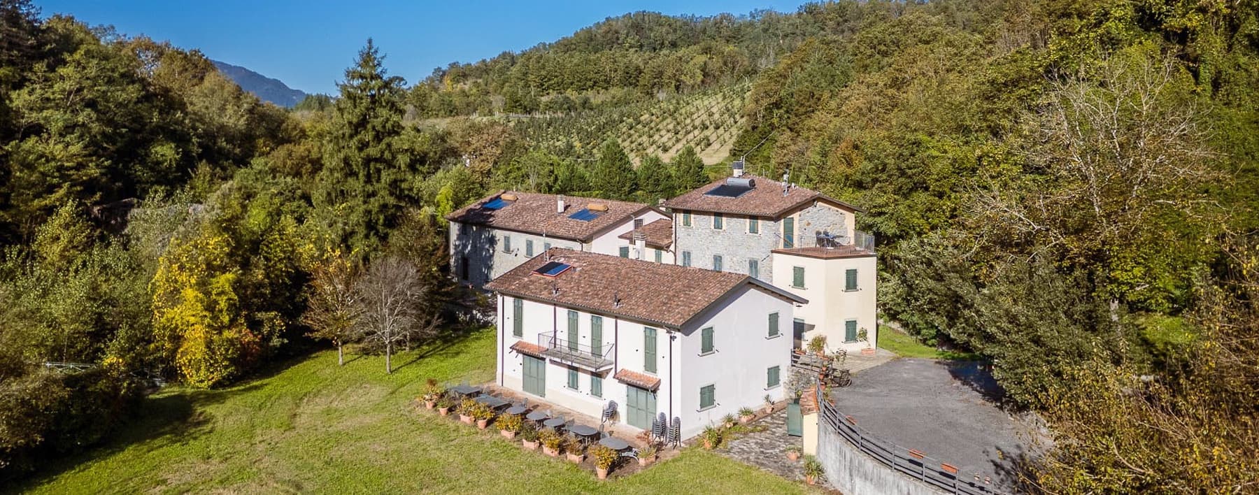 Casale storico in Toscana, 1320 mq di charme a Fivizzano