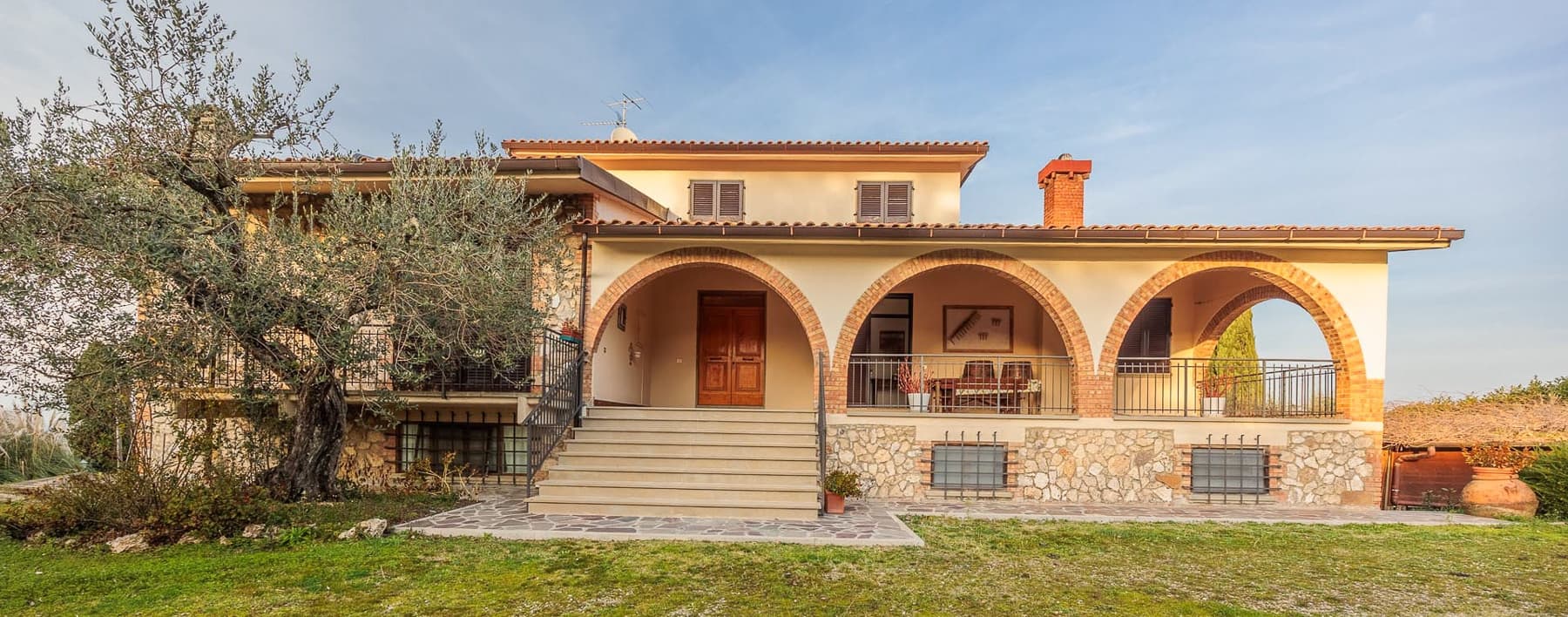 Villa con Piscina e Giardino a Montaione, Toscana