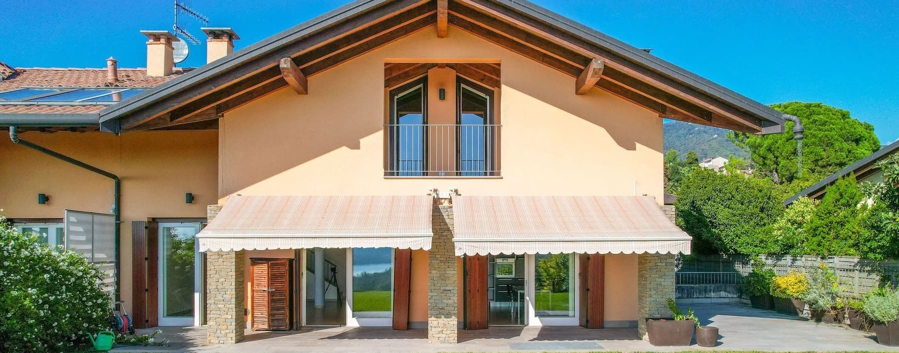 Casa semindipendente panoramica a Barasso, 335 mq