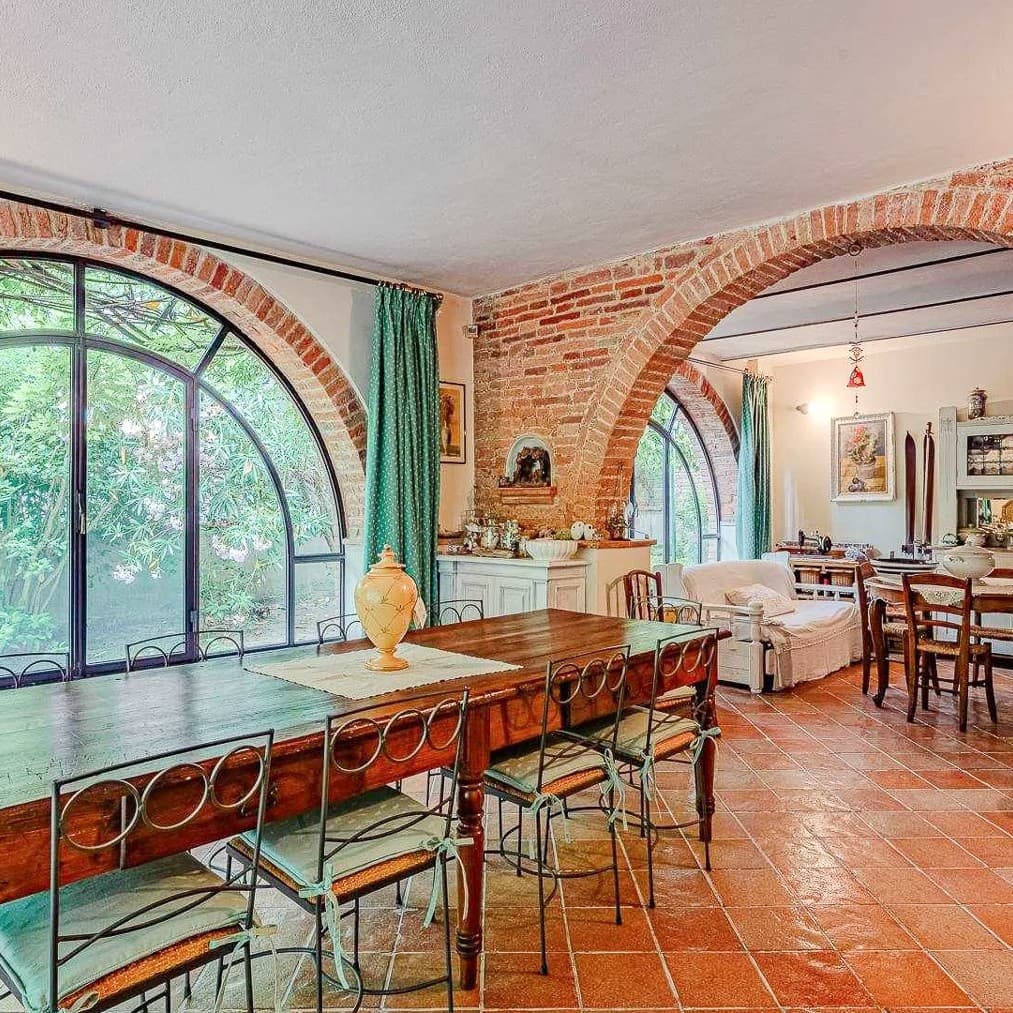 Villa in pietra a Foiano della Chiana, Toscana