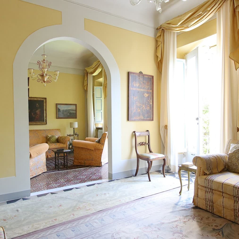 Villa spaziosa a Lucca con giardino e terrazza