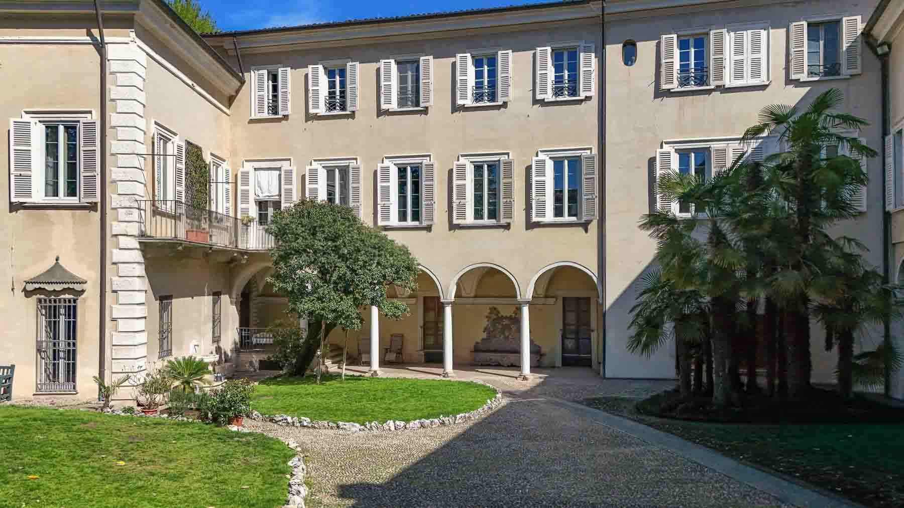 Big Image 12