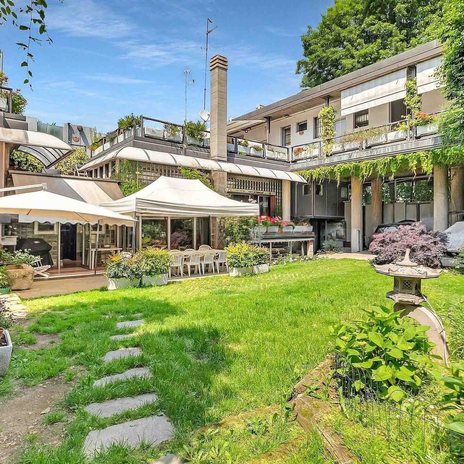 Villa esclusiva immersa nel verde a Milano
