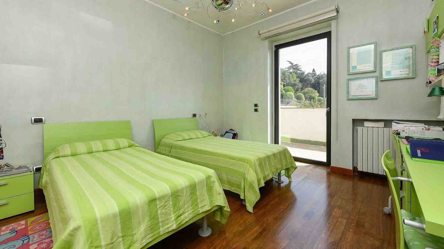 Big Image 12