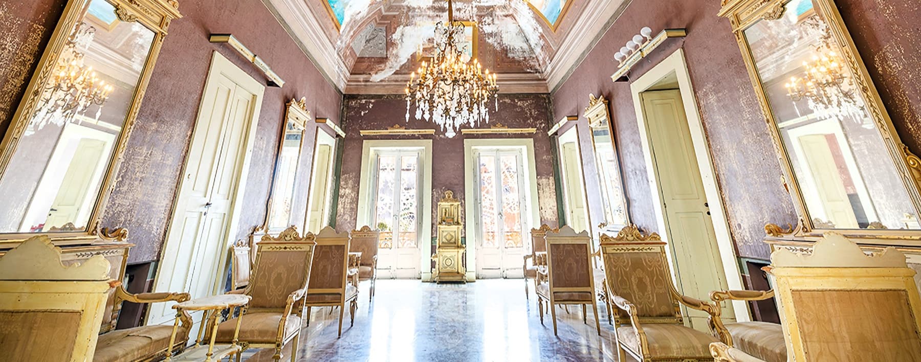 Palazzo storico a Parabita, 800mq di prestigio in Puglia