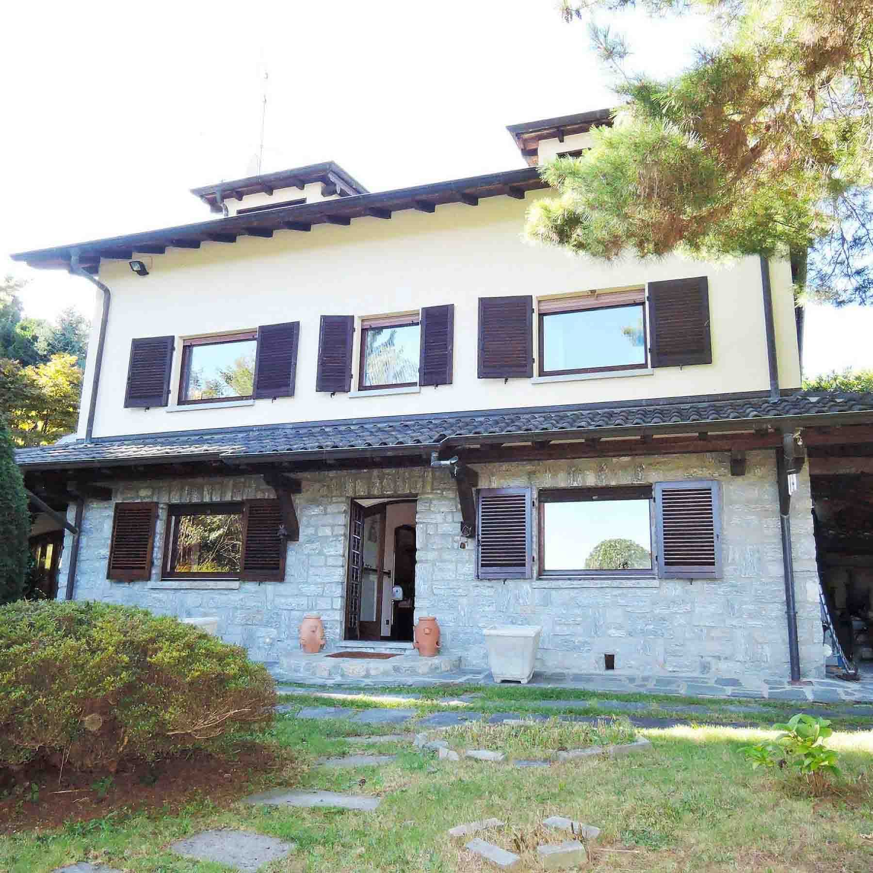 Villa elegante con giardino privato a Gignese