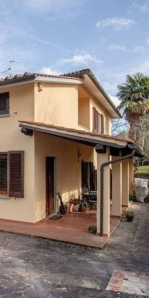 Villa a Brollo: Eleganza Toscana tra le colline