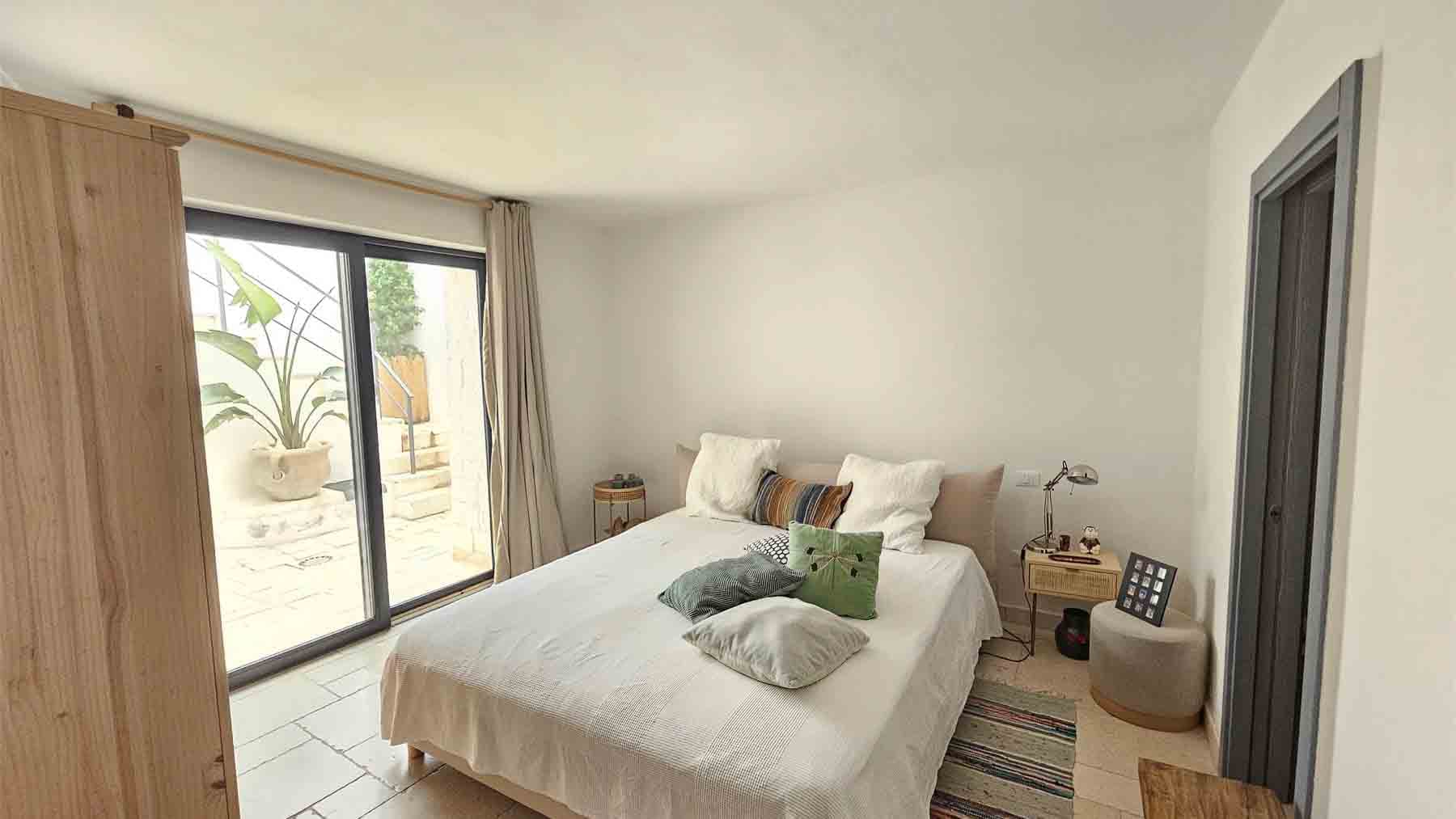 Big Image 12