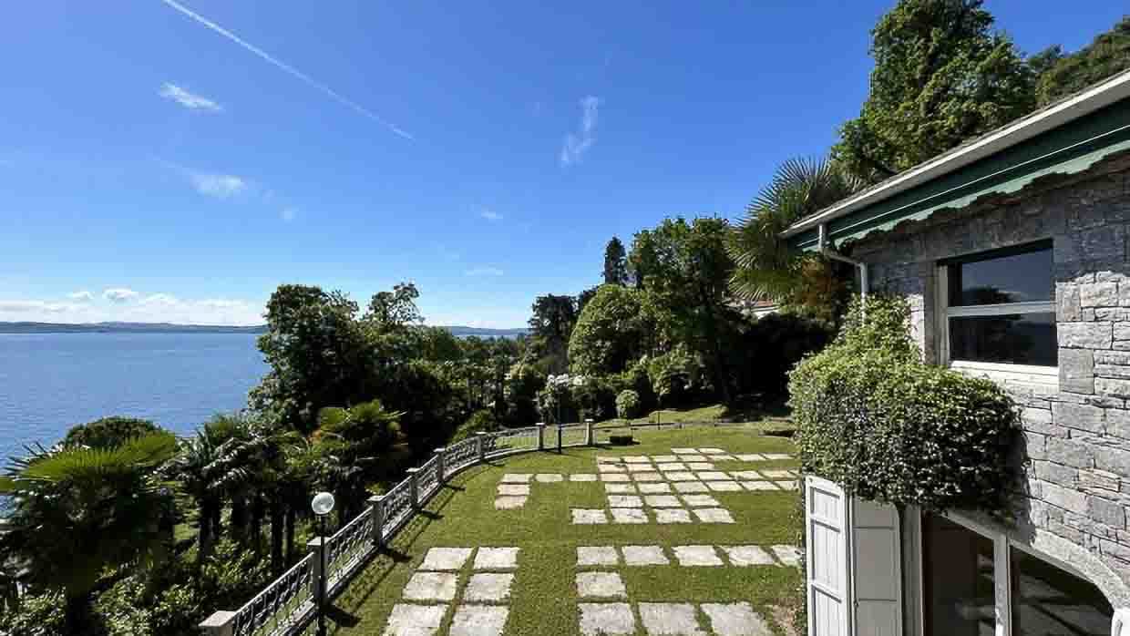Exteriors (10)