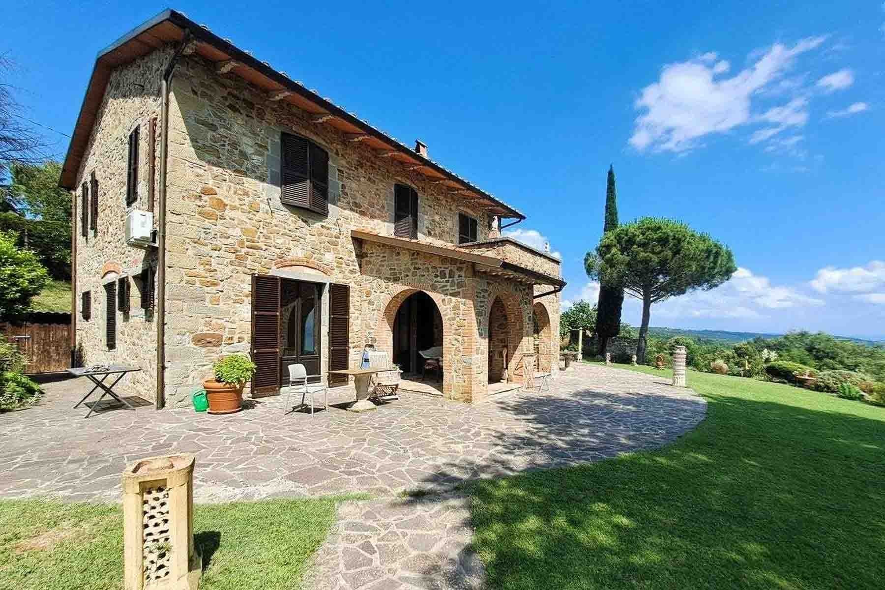 Charming Rustic House in Tuoro, Umbria Countryside