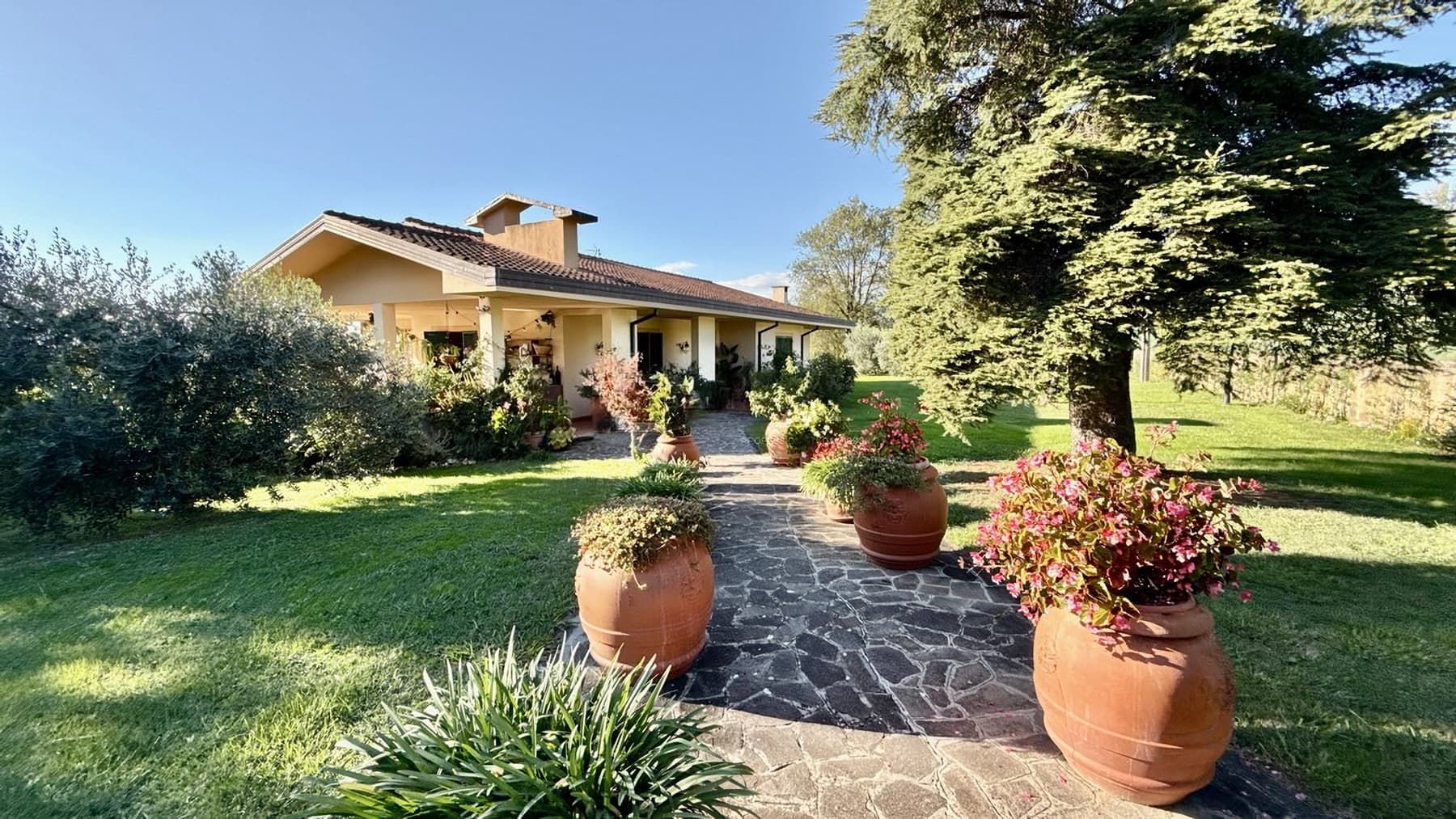 Villa esclusiva a Montecarlo, Toscana di 380 mq