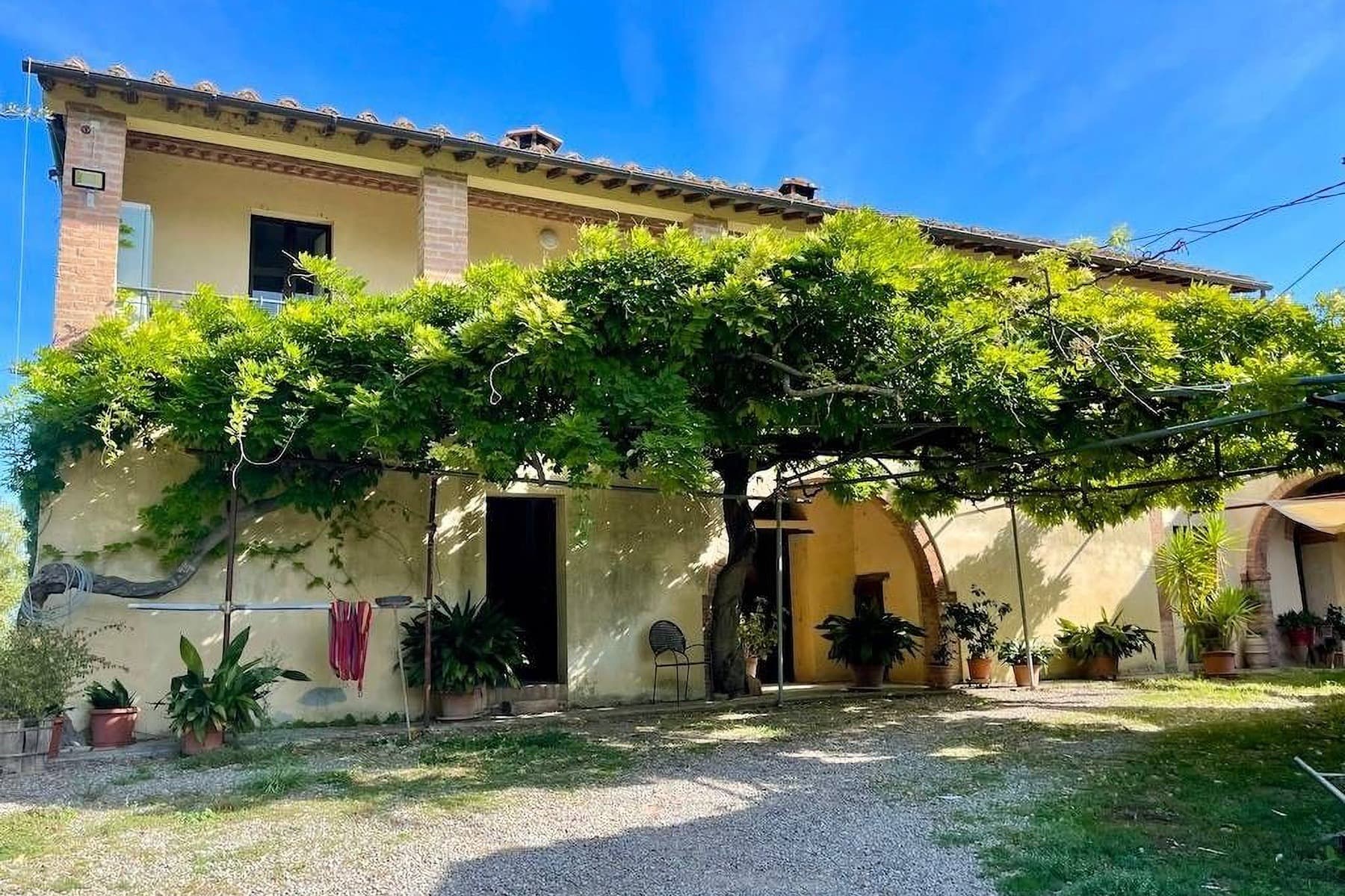 Casale storico a Buonconvento, cuore della Toscana