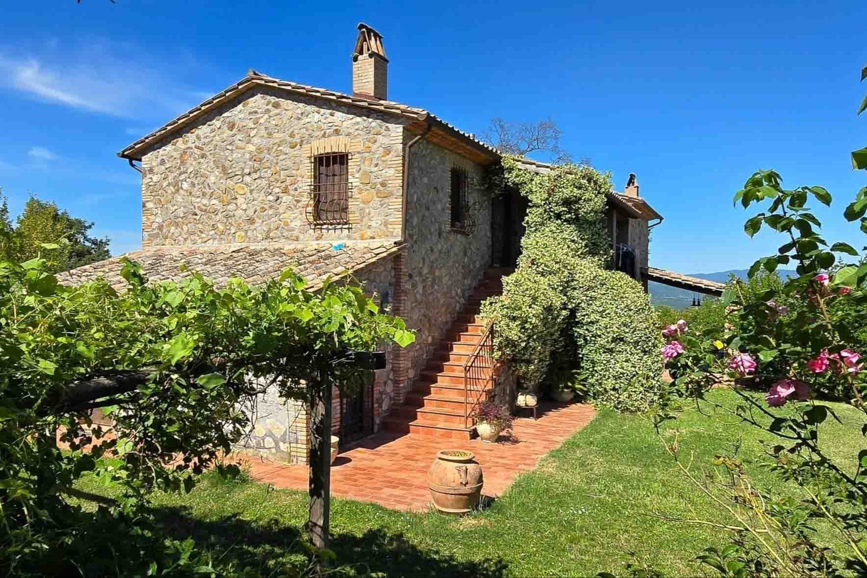 Casale spazioso con piscina a Castel Viscardo, Umbria