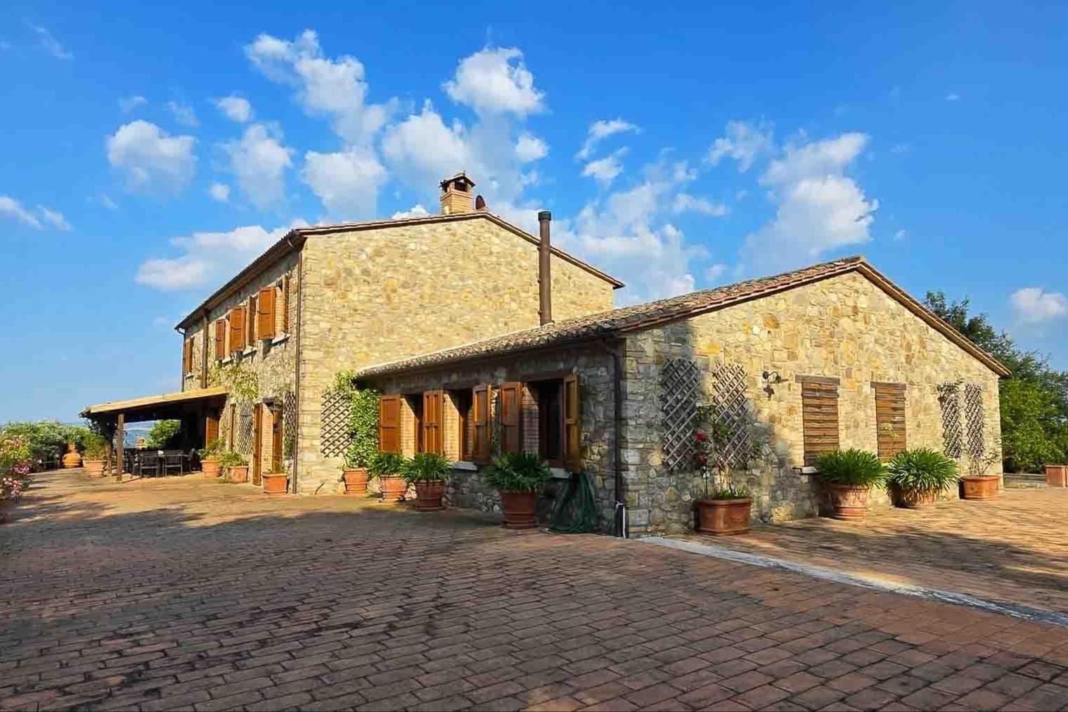 Casale ad Allerona con piscina e ampi spazi esterni