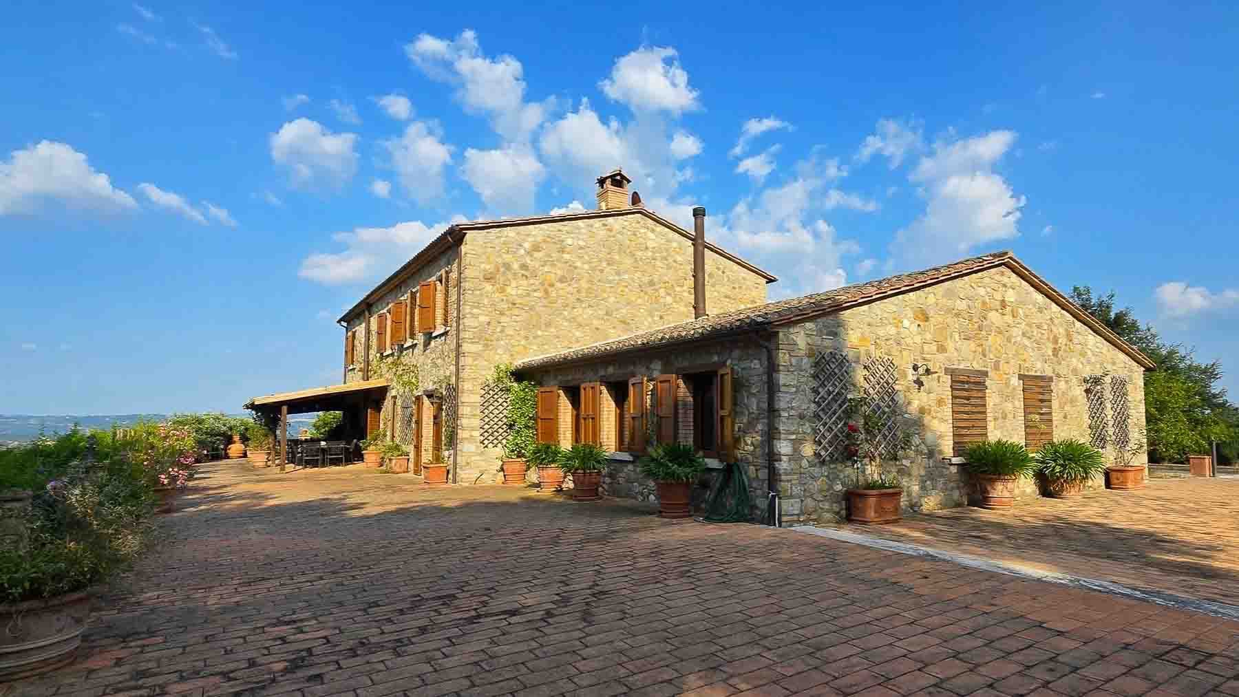 Casale ad Allerona con piscina e ampi spazi esterni